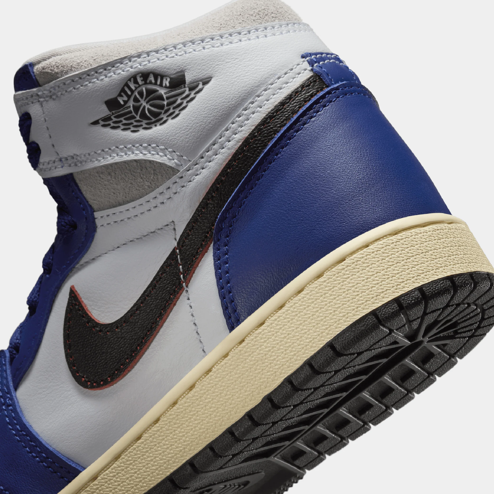 Air Jordan 1 Retro High OG (GS) - Image 8