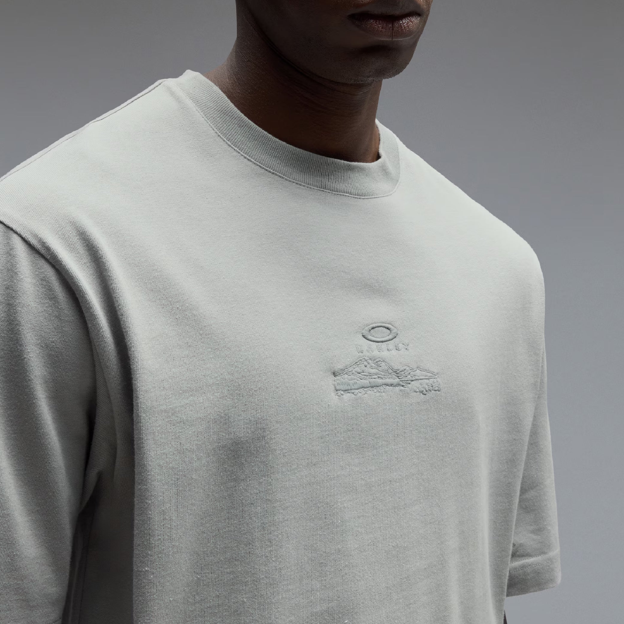 Oakley MTN Ridge Embroidered Tee - Image 4