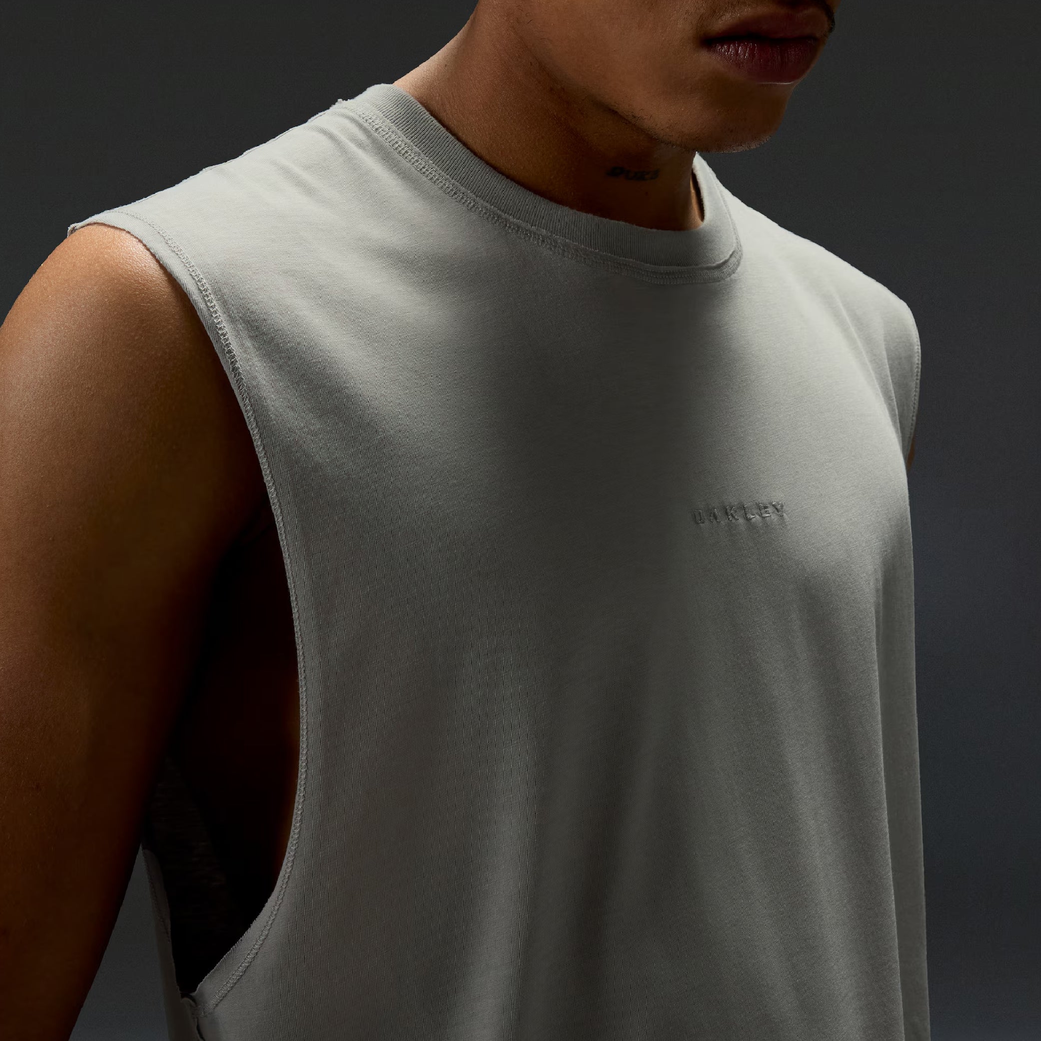 Oakley Reserve Momento Tank - Image 3