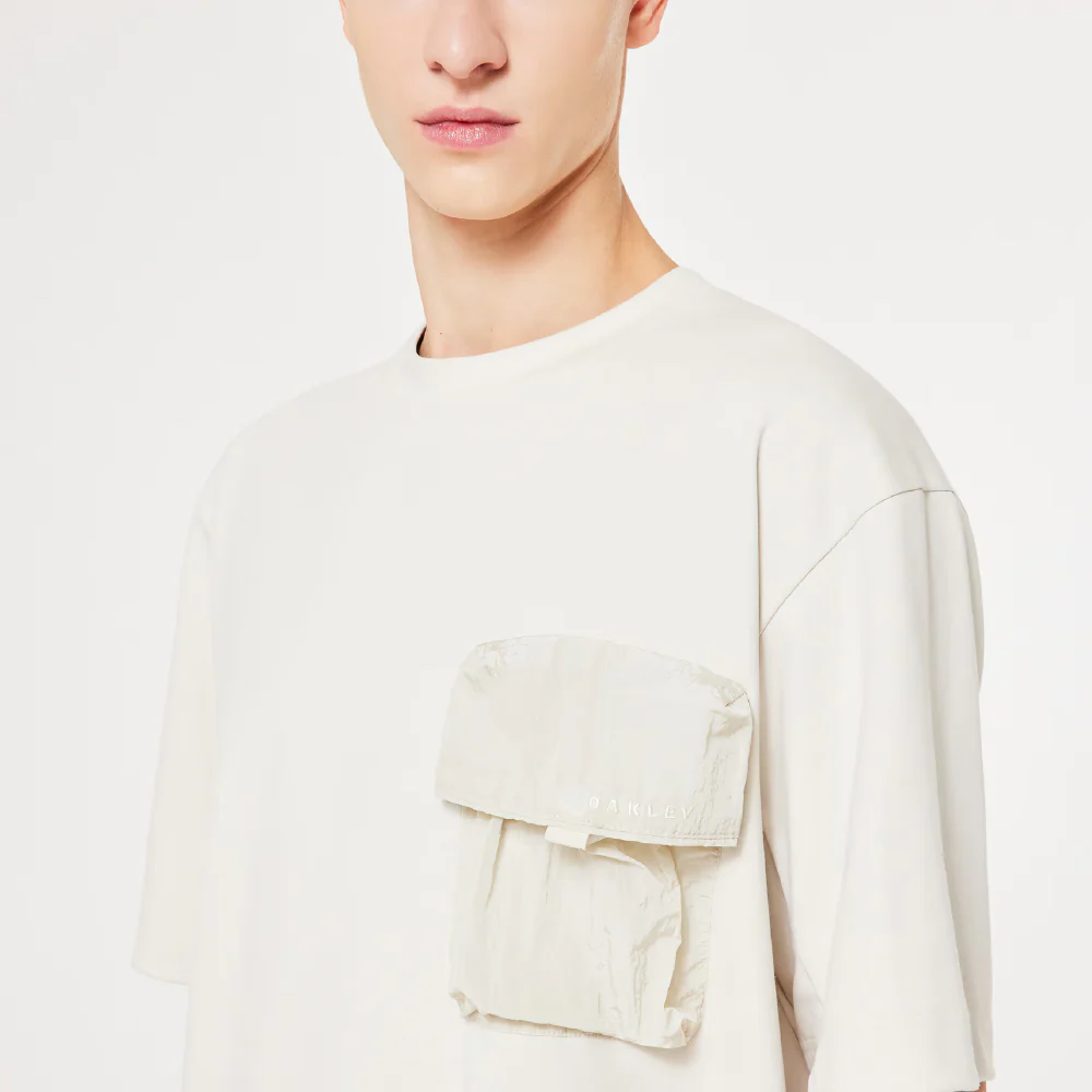 Oakley Reserve Pocket Tee - Image 4